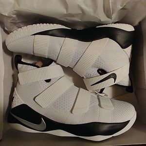 Nike LeBron Soldier XII